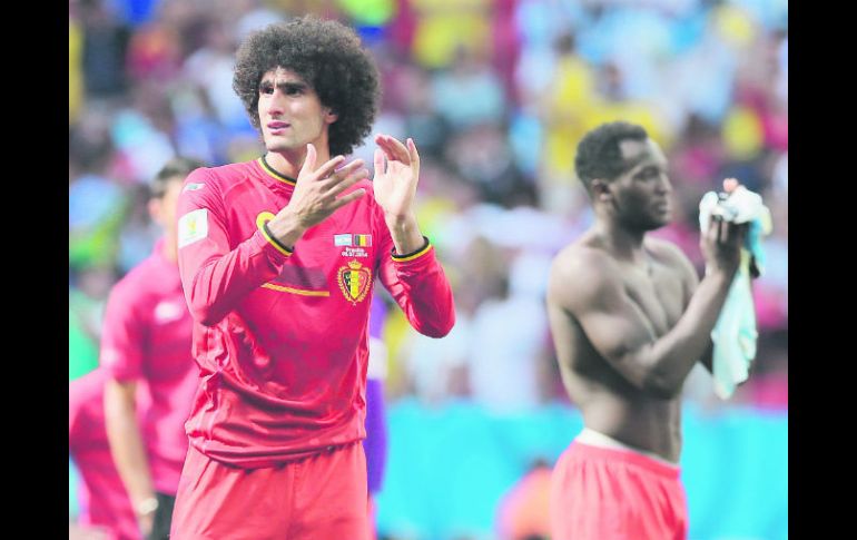 Al final del martido, Marouane Fellaini aplaudió el esfuerzo de sus compañeros, que cayeron en la ronda de cuartos de final. EFE /