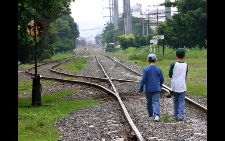 Según la Unicef, los adolescentes de entre 13 y 17 años constituyen la mayor parte de la población infantil que emigra. ESPECIAL /