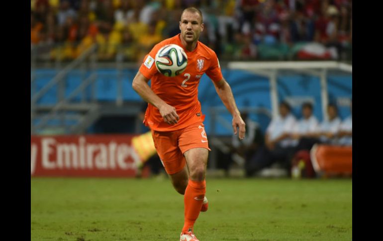 A tres días del encuentro contra Argentina, Vlaar presenta problemas físicos. AFP /