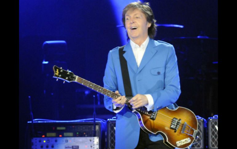 Paul McCartney lució en plena forma y ofreció un espectáculo de poco menos de tres horas con 38 canciones. AP /