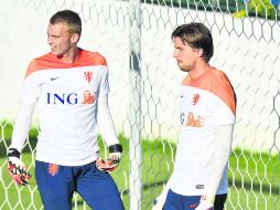 Duo dinámico. Cillissen (izquierda) y Krul (derecha) jugaron ante Costa Rica para darle el pase a la Oranje. EFE /