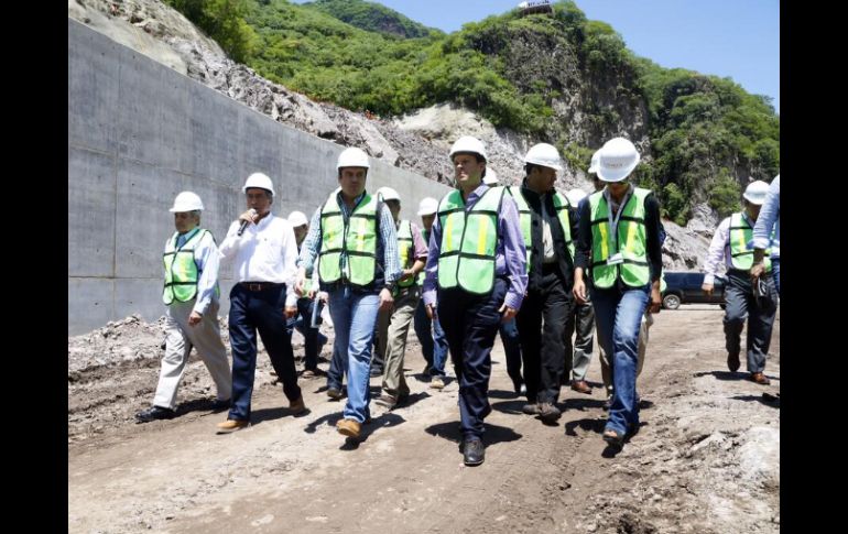 David Korenfeld con el gobernador Aristóteles Sandoval en la construcción de la presa El Purgatorio. ESPECIAL /