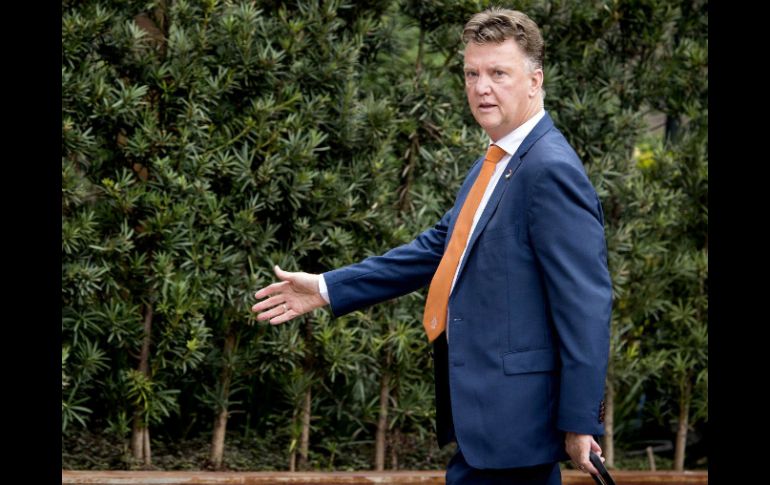 Van Gaal sólo permitió hoy a los representantes de los medios de comunicación ver los primeros 15 minutos de la práctica. EFE /