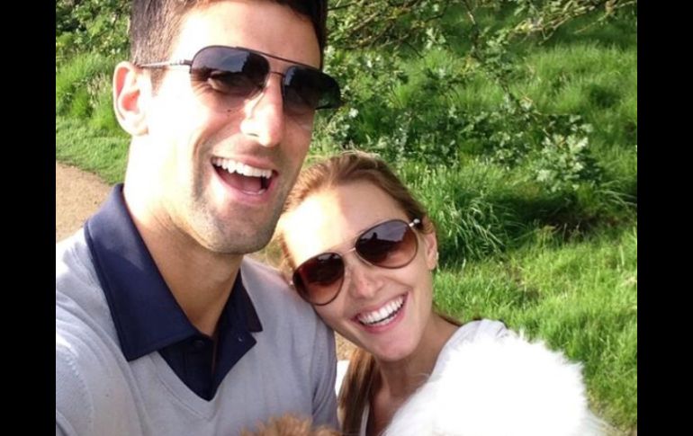 Novak y Jelena se comprometieron el pasado septiembre luego de ocho años de noviazgo. Foto:@DjokerNole. ESPECIAL /