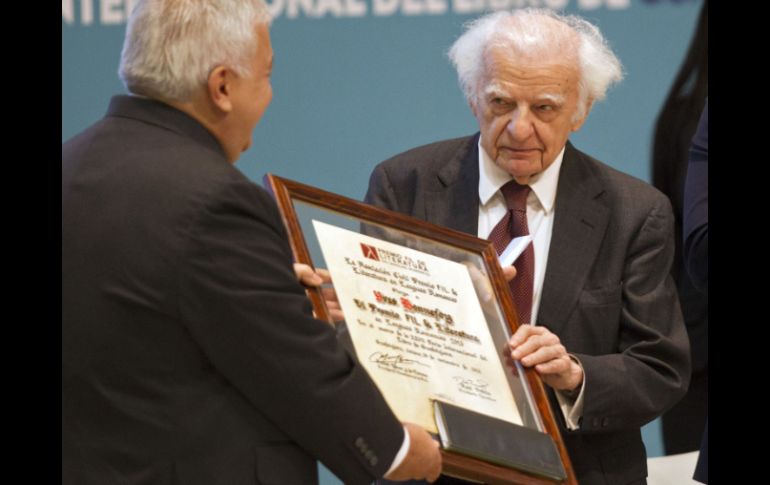 El poeta Yves Bonnefoy fue premiado en 2013 con el galardón. ARCHIVO /