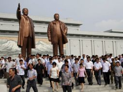 El culto a la personalidad de Kim es general entre la población de Corea del Norte. AP /