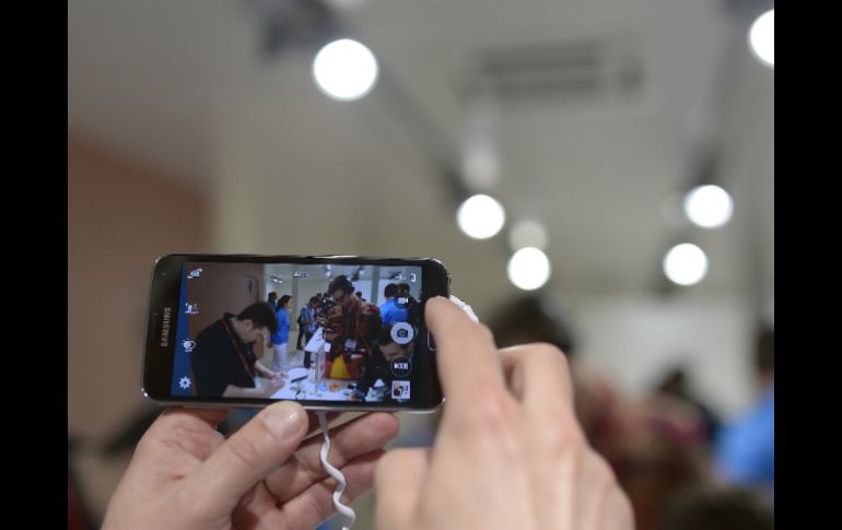 El corporativo espera mejores números para el sigueinte periodo con el lanzamiento de sus nuevos teléfonos. AFP /