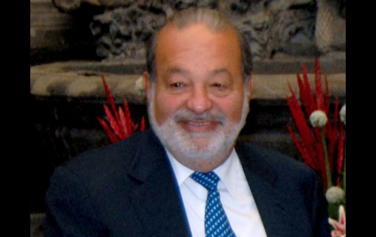 Dicen que la empresa de Carlos Slim -en la foto- tiene más ventajas que desventajas con la venta de sus activos. ARCHIVO /