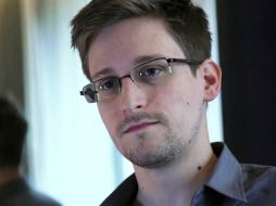 Edward Snowden es acusado de cargos de espionaje y robo de propiedad del gobierno de EU. ARCHIVO /