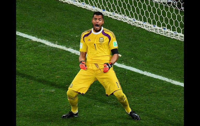 Sergio Romero fue la pieza clave al detener dos penales en la tanda ante Holanda. MEXSPORT /