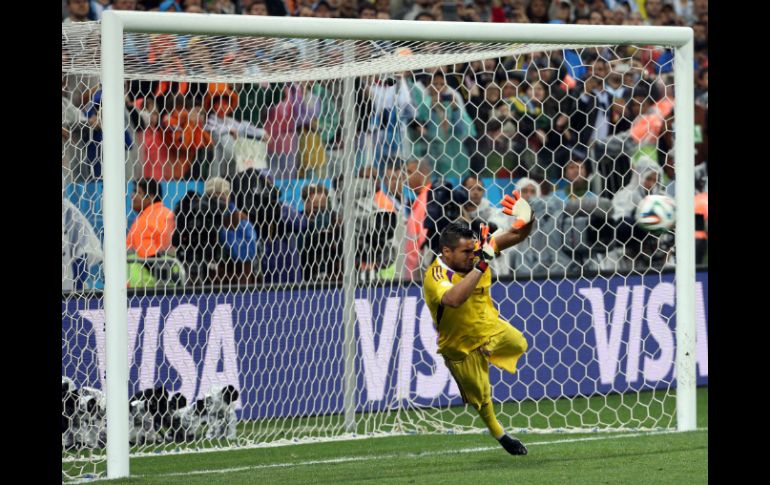 Sergio Romero atajó dos penales que dejaron sin oportunidad a Holanda. NTX /