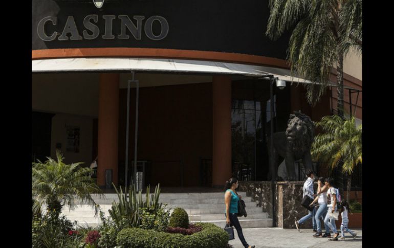 La Dirección General de Juegos y Sorteos es la responsable de vigilar a los 344 casinos que existen en el país. ARCHIVO /