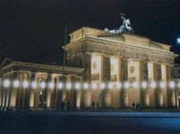 La ciudad engalanará más de quince kilómetros con luces blancas, desde el turístico Mauerpark hasta el puente Oberbaumbrücke. ESPECIAL /