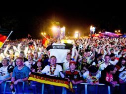 Los aficionados de la Mannschaft podrían celebrar su primera corona después de 24 años. EFE /