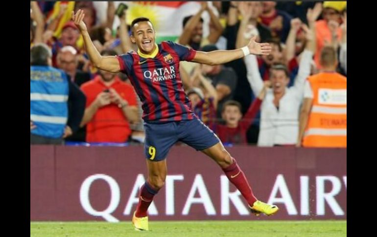 Alexis tendrá la oportunidad de mostrar su calidad en la Liga Premier inglesa. Twitter: @FCBarcelona_es. ESPECIAL /