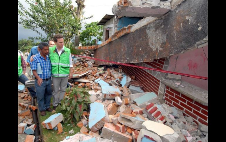 El sismo de 6.9 grados deja nueve mil viviendas dañadas, de las cuales, poco más mil 500 son pérdida total. Foto: @VelascoM_. ESPECIAL /