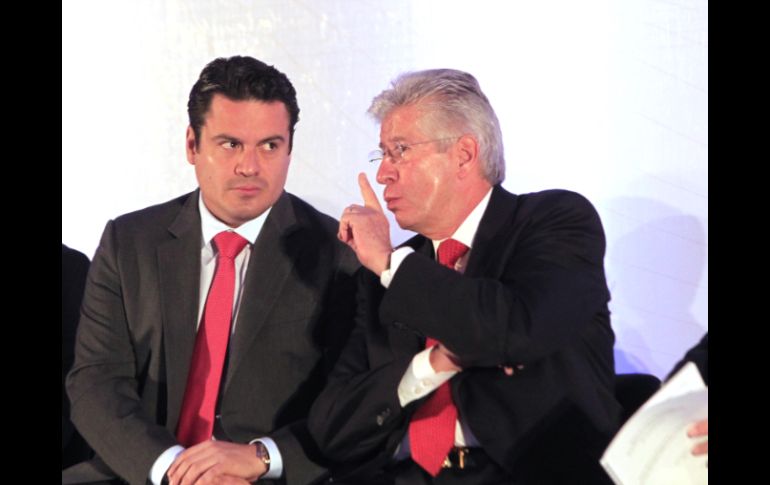 En la imagen el gobernador, Aristóteles Sandoval y el secretario Gerardo Ruiz Esparza.  /