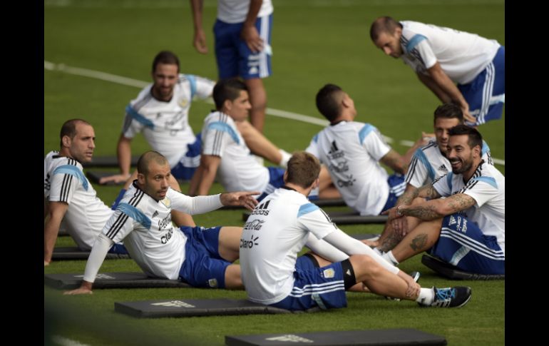 Los jugadores argentinos se preparan para la gran final del Mundial. AFP /