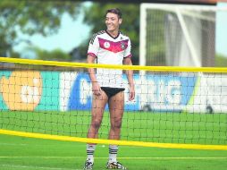 Mesut Özil durante una sesión de entrenamiento en el Estadio de Santo André. AFP /