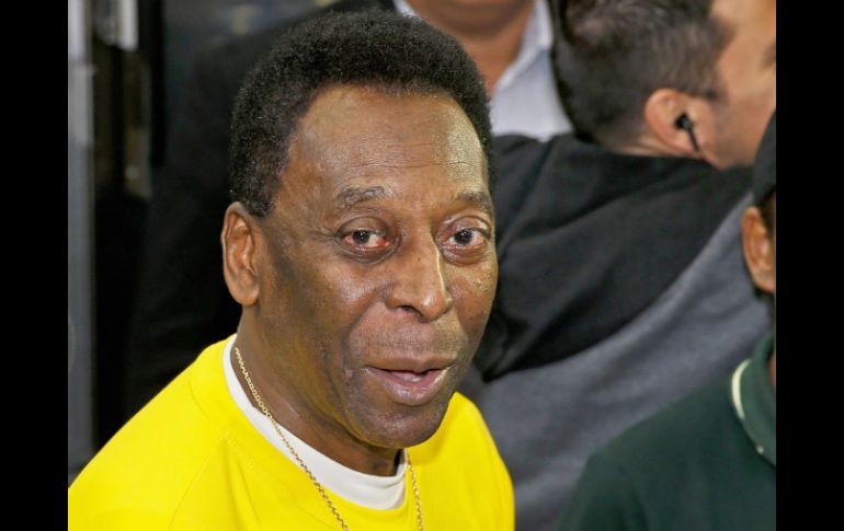 'Yo disputé cuatro Mundiales, conquisté tres títulos y gracias a Dios una sorpresa como ésa no he tenido jamás', afirmó Pelé. EFE /