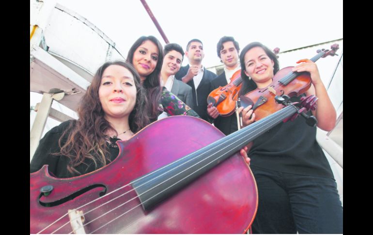 La Orquesta RCM se declaró lista para armar una fiesta con su visión alterna de la música en el Galerías.  /