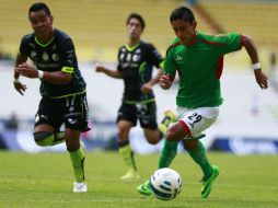 Acción de juego entre los conjuntos de Santos y Jaguares.  /