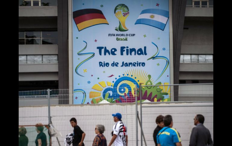 El público brasileño en Maracaná será testigo del primer campeón europeo en América, o de la coronación de sus rivales sudamericanos. AFP /