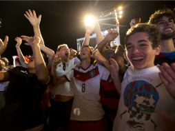 Fanáticos celebraban el triunfo de Alemania en el Mundial. AP /