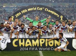 Los jugadores alemanes celebran su cuarta Copa del Mundo. AP /