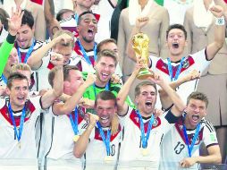 El equipo alemán festeja la victoria del Mundial Brasil 2014.  /