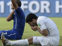 Suárez terminó la Copa del Mundo entre escándalos en la cancha. AP /