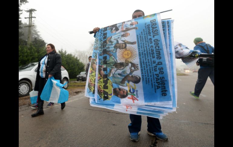 En la Ciudad de Brasil la porra de Argentina nunca dejó de alentar a su equipo. EFE /