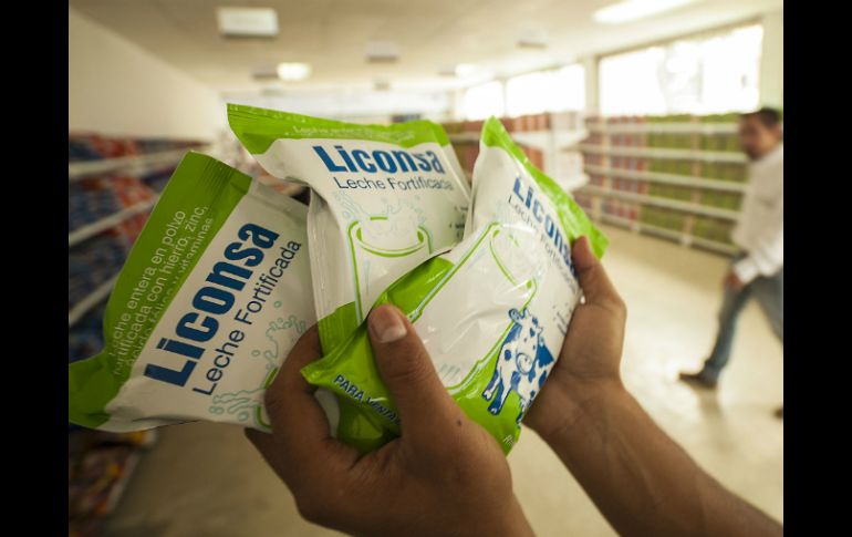 Con la tarjeta Sinhambre podrán comprar hasta 14 diferentes alimentos. ARCHIVO /