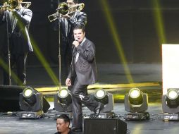 Jorge Medina, primera voz de La Arrolladora Banda Limón, durante la presentación en el Auditorio Telmex.  /