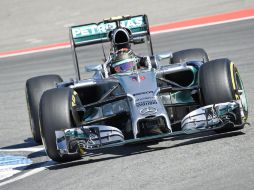 Los pilotos de Mercedes, Nico Rosberg (foto) y Lewis Hamilton, siguen dominando la Fórmula 1. AP /