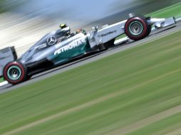 Nico Rosberg fue 17 segundos más rápido que su compañero de fórmula, Lewis Hamilton. AP /