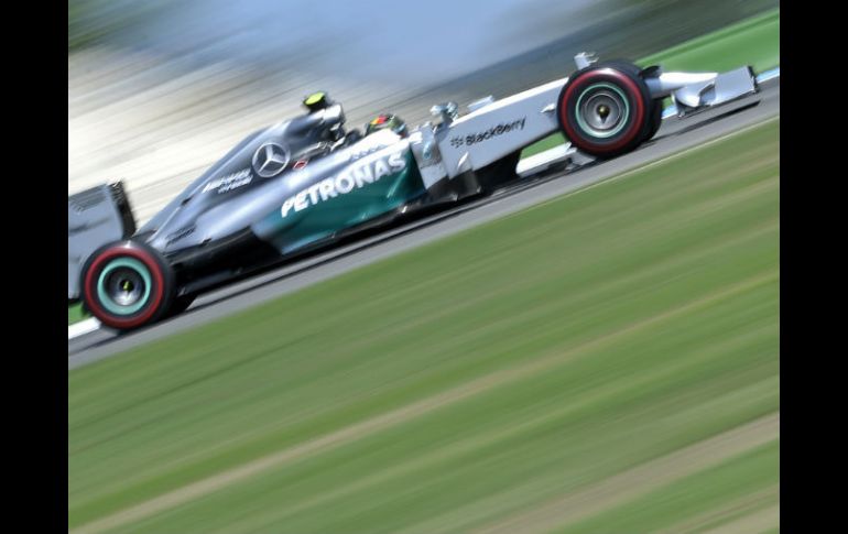 Nico Rosberg fue 17 segundos más rápido que su compañero de fórmula, Lewis Hamilton. AP /