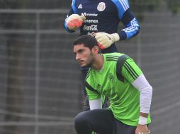 Jesús Corona cuestionó la decisión de Miguel Herrera al escoger a Guillermo Ochoa como portero titular. MEXSPORT /