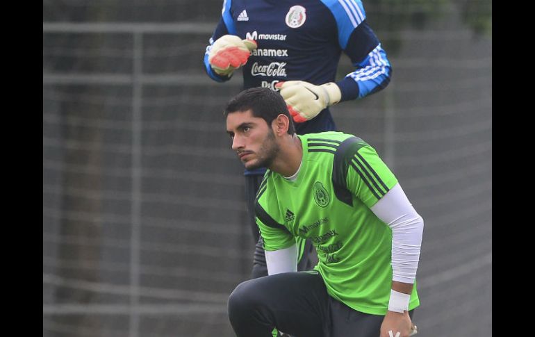 Jesús Corona cuestionó la decisión de Miguel Herrera al escoger a Guillermo Ochoa como portero titular. MEXSPORT /