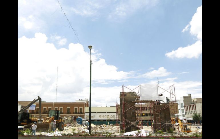 El proyecto ganador podría añadir al edificio usos más allá del de mercado y estacionamiento. ARCHIVO /