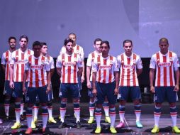 Chivas presentó la noche del viernes el uniforme que utilizará para la temporada que recién comienza. MEXSPORT /