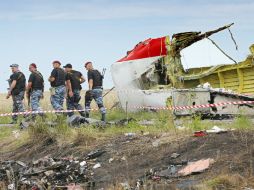 Separatistas prorrusos trasladaron decenas de cadáveres de víctimas del Boeing 777. EFE /