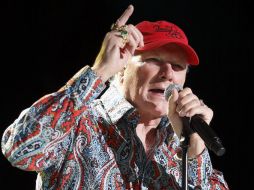 Mike Love, compara a Bruno Mars con James Brown. ARCHIVO /