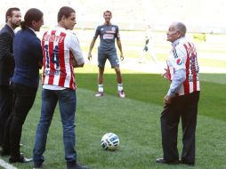 Don Tomás Balcázar (d) no ocultó la alegría que sintió al formar parte de la inauguración de la temporada del Rebaño.  /