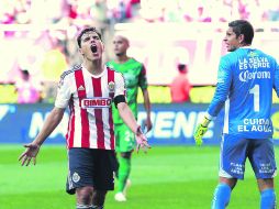 Falló el capitán. Omar Bravo se perdió el gol del triunfo en la última jugada de peligro del juego.  /