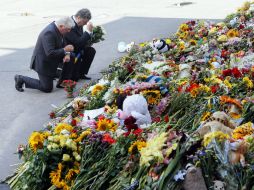 Poroshenko, presidente de Ucrania deposita un ramo de flores en honor a los fallecidos. EFE /