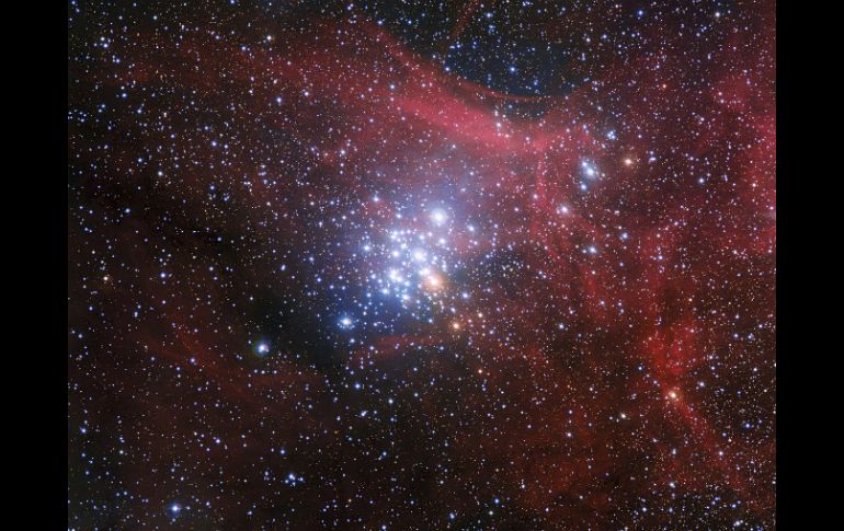 Los cúmulos estelares de este tipo están compuestos por estrellas formadas al mismo tiempo y a la misma distancia de la Tierra. EFE /