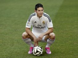 James fue presentado con el equipo Merengue y dijo haber cumplido su sueño. AP /