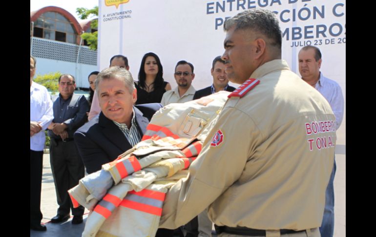 Cuatro de los bomberos fueron certificados internacionalmente como buzos de rescate.  /