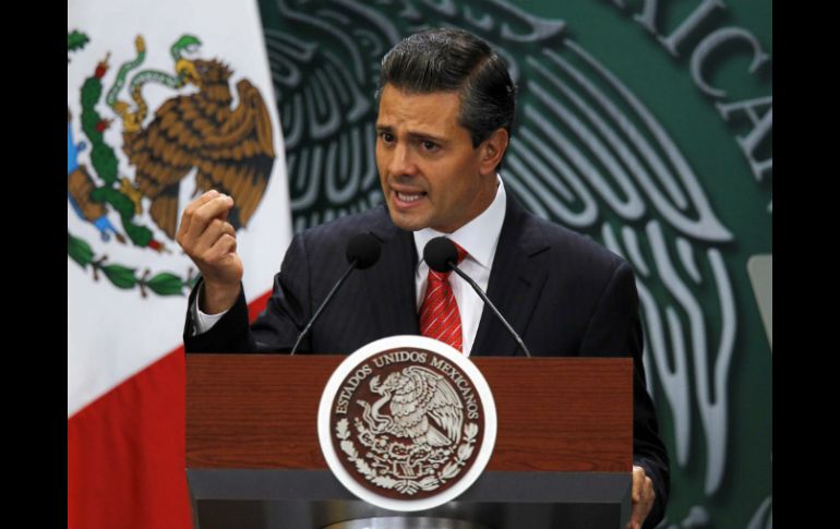 Enrique Peña Nieto será el líder de los 78 deportistas mexicanos que representarán al país. ARCHIVO /